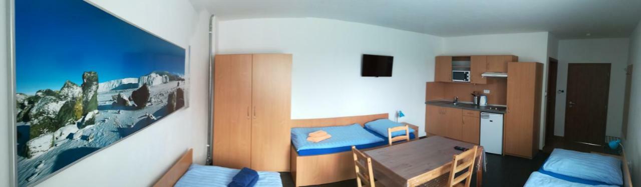 Penzion 411 Solnice Bagian luar foto