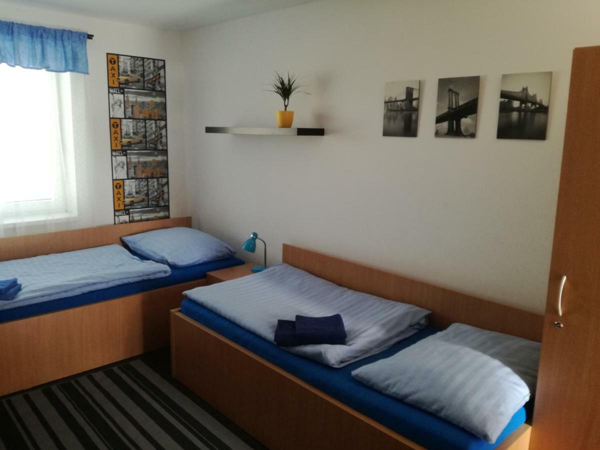 Penzion 411 Solnice Bagian luar foto